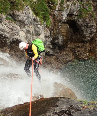 camping-aubrac-sport-canyoning-inspi-th